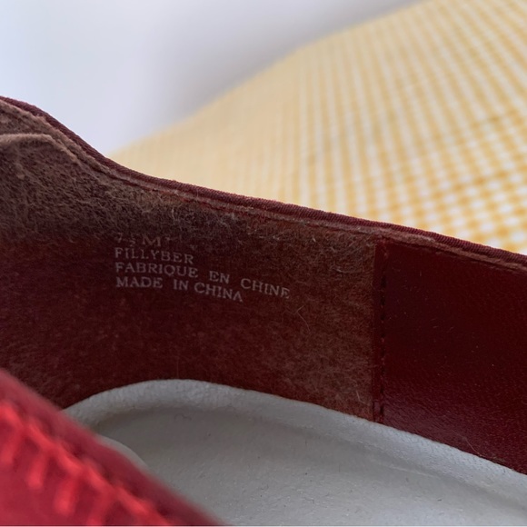 Red Embroidered Heels - Picture 4 of 5